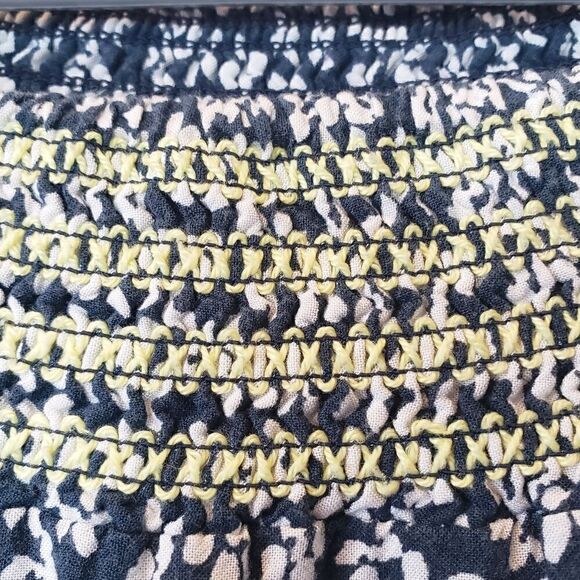 FEVER Embroidery Floral Peasant Top - Picture 5 of 11